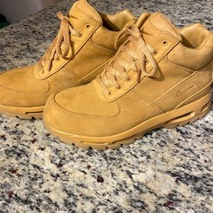 Nike Air ACG sneaker boots